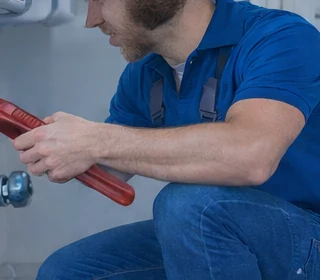 Intervention sur un équipement de plomberie et de chauffage